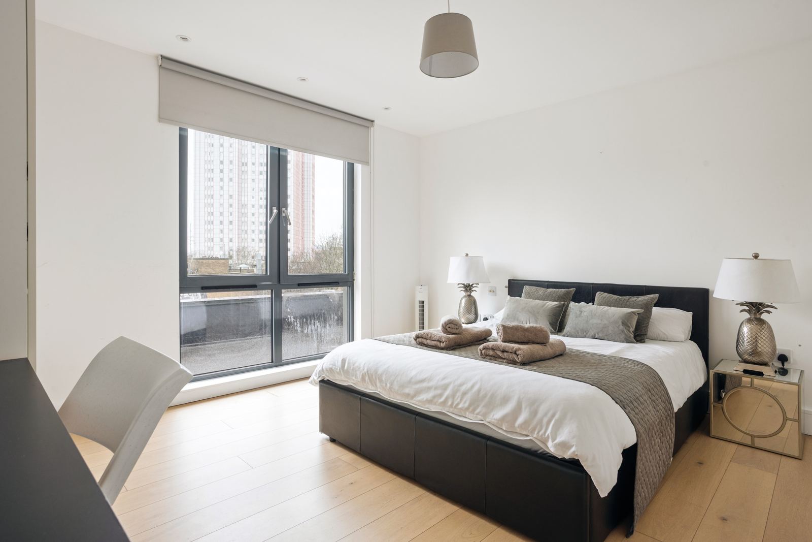 Bedroom with king bed and pineapple lamps